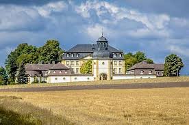 Schloss Jagersburg D 91330 Bammersdorf Im Landkreis Forchheim Bayern C Schloss Jaegersburg Gmbh In 2019 Burgen Und Schlosser Schlosser In Bayern Und Burg