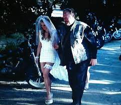 Soa Lyla I Absolutely Adored Her Wedding Dress I Love The Whole Concept Of A Visible Garter Liebe