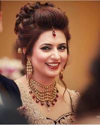 Today i'm going to tell you some good and trendy hairstyles for indians that are amazing and they can reach you to the. Indian Wedding Trend Beautiful Bride Divyanka Tripathi Splendid Indian Wedding Hairstyles Hair Styles Indian Bridal Hairstyles