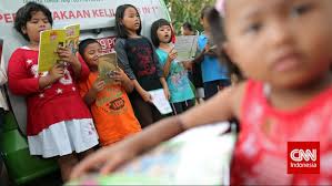 Properti yang digunakan pada gambar tari pertama: Pemerintah Akui Banyak Anak Sd Desa Tertinggal Tak Bisa Baca