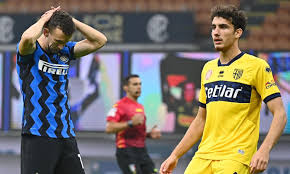 He made his sassuolo debut in the third round of coppa italia away to novara on 17 august 2013, as a starter. Chiesa A Cm Non C Era Il Rigore Per La Lazio Due Errori Gravi Di Mariani In Napoli Sassuolo Che Svista Su Perisic Primapagina Calciomercato Com