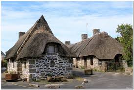15 Thatched Roof Ideas Advantages And Disadvantages Avec Images Chaumiere Toit De Chaume Paysage Ville