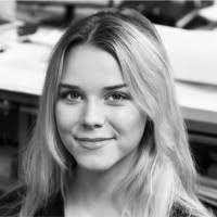 Julie Brink's Instagram, Twitter & Facebook