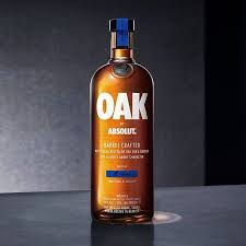 Ilk Bakista Viski Sandiniz Degil Mi Dunyanin En Unlu Votka Markalarindan Olan Absolut Bakir Imbikte Damittigi Absolut Elyx Ve Mesede Vodka Vodka Bottle Wines