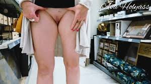 Public Pussy Display by Curvy Women