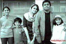 Aside from his partner, she is the very best fan of a r rahman. Ar Rahman With His Wife Saira Banu And Celebrity Couple ÙÙŠØ³Ø¨ÙˆÙƒ