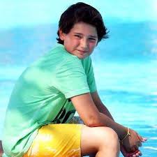 Mexican actor and singer who landed his breakthrough role of sebastián lascurain in the series mi corazón es tuyo in 2014 and earned a leading role as aristóteles in mi marido tiene familia in 2017. Fan S De Emilio Osorio Solo El Posts Facebook