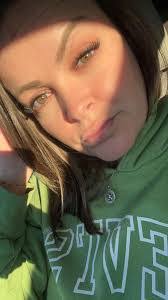 Donna Biddle's Instagram, Twitter & Facebook