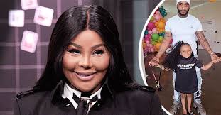 Lil Kim Posts A Photo Of Boyfriend Mr Papers Their Daughter Royal For A Father S Day Tribute