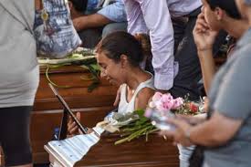 Coronavirus, è morta la mamma di alex baroni. Terremoto Il Giorno Del Dolore Lacrime Ai Funerali I 35 Feretri Coperti Di Fiori Cronache Maceratesi