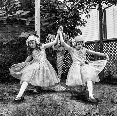 Gentoo dancing girls from Madras in 1870