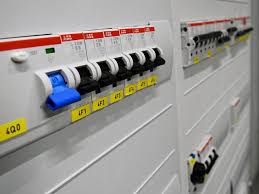 different types of circuit breakers how they are classified