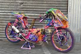 The rear view mirrors are placed on the custom front fairing while the design elements are highly inspired from suzuki gsx series. Top 10 Custom Mopeds That Break The Scooter Stereotype Autowise