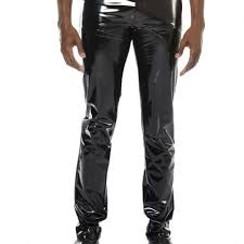 Le chino remballe les jeans au placard pour un look bien plus classe et stylé. Pantalon Homme Vinyle Noir Mode Patrice Catanzaro