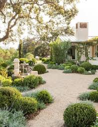 Take Another Look At Gravel Chic Ways To Use It Outdoors Tuscan Landscaping Tuscan Landscape Design Gravel Landscaping