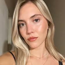 Melina Gomez (@carp_meel)