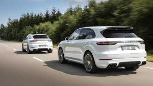 Son besoin en carburant est de 15% inférieur à celui d'un véhicule essence. Porsche Lance Un Cayenne De 680 Ch Qui Consomme Moins De 4l 100 Km