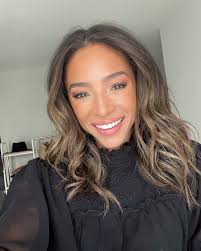 Nena Evans's Instagram, Twitter & Facebook