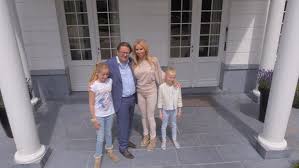 Het hotel is één van de bekendste luxeresorts van ons land op één van de meest bekende plaatsen. In Dit Kasteel Wonen De Couckes Knack Nieuws Opinie En Duiding Knack