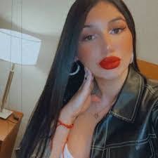 Karen Lamanna's Instagram, Twitter & Facebook