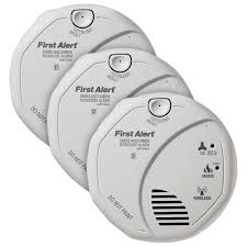 Having a carbon monoxide (co) detector in your home can help protect you from carbon monoxide poisoning, but only if it works properly. First Alert Smoke And Carbon Monoxide Alarm 3 Pack