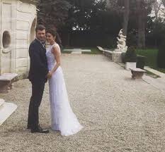 Gelinlik her bayanın hayalini süsleyen ve bir kez olup gecenin en büyüleyici kişisi olmak ister. Congratulations Tebrik Ederiz Basak Dizer Tatlitug Facebook