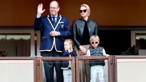 Charlene wittstock proudly displays the twins jacques and gabriella on instagram charlene of monaco with the leather jacket and bangs: Susse Schulkinder Charlene Von Monaco Veroffentlicht Neue Fotos Von Jacques Und Gabriella
