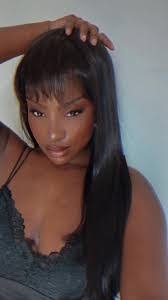 Savannah Perkins's Instagram, Twitter & Facebook