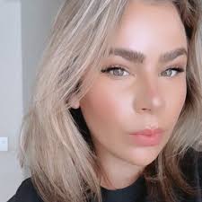 Whitney Fox (@_whitneyfox)