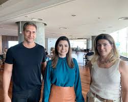 Maybe you would like to learn more about one of these? Carol De Toni Encontrei Luis Lacombe E Sua Querida Esposa Colombo Gisa Em Florianopolis Nosso Total Apoio Ao Jornalista Lacombe Que Foi Sabotado Pela Grande Midia Por Emitir Seu Posicionamento Conservador Bastou Sair
