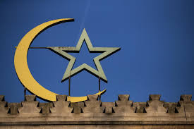 L'observation du croissant lunaire annonçant le début du mois de ramadan a eu lieu dimanche 29 chaâbane pour les marocains, le jeune commencera dans la nuit du lundi à 3h51 et la rupture du jeune est prévue le mardi 7 mai à 19h16 pour les habitants de rabat. Le Ramadan Debutera Mardi En France Confirme La Mosquee De Paris