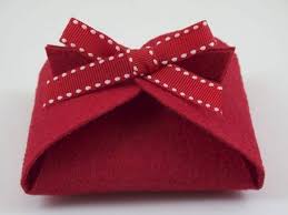 There's nothing like christmas candy to bring everyone together in the spirit of good cheer. 28 Beautiful Christmas Gift Wrapping Tutorials Hongkiat