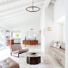 Since this is a neutral wall color, you can combine it with any other colors for the decoration, be it pastel shades such as pink, mint green and baby blue or strong shades such as yellow, red or pink. 11 Modern Living Rooms That Are Warm And Inviting