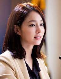 Korean Hairstyle 2021 Pretty Center Parted Bob Haircut In 2021 Medium Hair Styles Asian Hair Korean Hairstyle