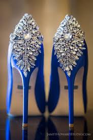 Qui troverete tutto quello che desiderate, nelle classiche tonalità del bianco o del rosa antico o modelli in rosso o blu per le spose più audaci. Die Giesserei Bei Puritan Mill Wedding Puritan Wedding Scarpe Da Matrimonio Abiti Da Sposa Matrimonio