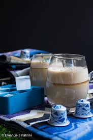 Il freddo viene preparato e scopri la ricetta di questo semplicissimo caffè shakerato da preparare l'estate, quando è troppo. Bevanda Al Caffe Freddo Ricetta Cravatte Ai Fornelli