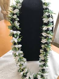 Orchid With Kukui Etsy Graduation Leis Diy Graduation Leis Candy Lei