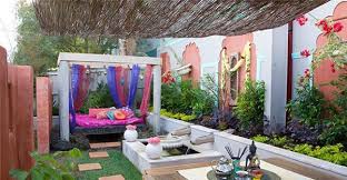 While the backyard is for you, the front yard is often made beautiful for neighbors and the public generally. Indian Style Garden Design Outdoor Decor Indian Garden Landscape Design