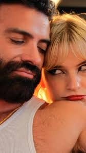 𝒫𝐸𝒯𝒜𝐿𝒮 𝒪𝐹 𝒜 𝒩𝐸𝑅𝒱𝐸 🥀