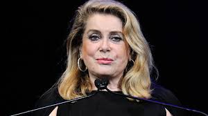 A collective of 100 french women including film star catherine deneuve have signed an open letter sparking an angry response. Catherine Deneuve Gegen Metoo Manner Sollen Belastigen Durfen Stern De