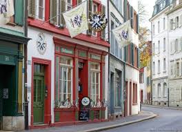 Built after the great earthquake of 1358, it is still the meeting place of the cantonal parliament and government. Eine Gaststube Mit Blick Ins Sudhaus Der Ueli Brauerei Restaurant Fischerstube Basel Reisebewertungen Tripadvisor