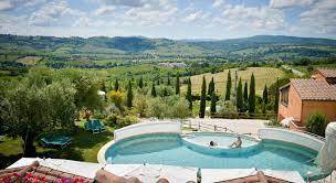 Quest'anno, grazie al bonus vacanze 2021, sarà possibile trascorrere preziosi momenti di relax nelle strutture aderenti a prezzi super convenienti. Soggiorno A Saturnia In Hotel Con Piscine Termali In Mezza Pensione Ideale Per Coppie