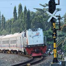 Ini adalah video kedua kompilasi perlintasan kereta api di kota surabaya, setiap perlintasan ka urut dari stasiun surabaya gubeng hingga stasiun wonokromo.1. Jumlah Penumpang Naik Ka Di Daop Surabaya Capai 50 000 Orang Surabaya Liputan6 Com