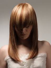 Geben sie die blonde farbe auf einen kamm und setzen sie in der mitte ihres haars an, um den kamm komplett nach unten zu ziehen. Braune Haare Blonde Strahnen Hair Styles Beauty Hair
