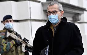 Der schwer bewaffnete mann will einen der bekanntesten virologen des landes töten. Vandenbroucke Fordert Politik Auf Sich Deutlich Hinter Marc Van Ranst Zu Stellen