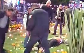 Martin - #EnTiempoReal®️ Abatieron a tirador de Manzo cuando estaba detenido Grupo REFORMA Cd. de México (11-Nov-2025).- 05:00 hrs. Víctor Manuel Ubaldo Vidales, de 17 años, el asesino de Carlos Manzo, fue