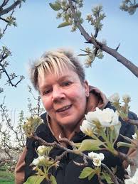 Hi All! I am Nancy originally from Central New Jersey in the USA. Currently  a several years transplant to Down East Maine. 55 is now in my rear view  mirror. Very happy