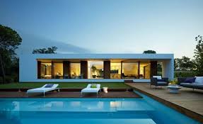 Modern Plan Of Single Storey House With Contemporary Outdoor Swimming Pool And Wooden Deck Decoration Plans Modern Single Storey Houses Casas Villa Casa Terrea