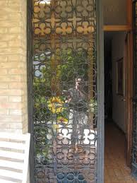 Progettiamo ed eseguiamo coperture per ingressi in alluminio, acciaio e vetro, sia in ambito industriale che domestico. Inferriate In Ferro Battuto Realizzazione Serramenti In Ferro Venezia