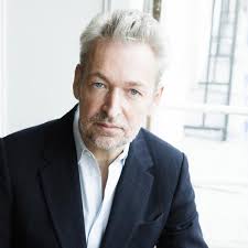 Que vaut « Sarah, Susanne et l'écrivain », le nouveau roman d'Éric  Reinhardt ?